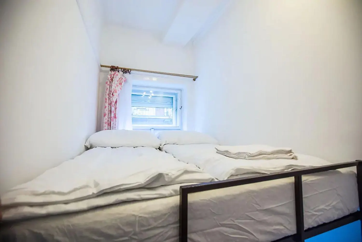 Centre Sunshine Bedroom Room Season 5 부다페스트